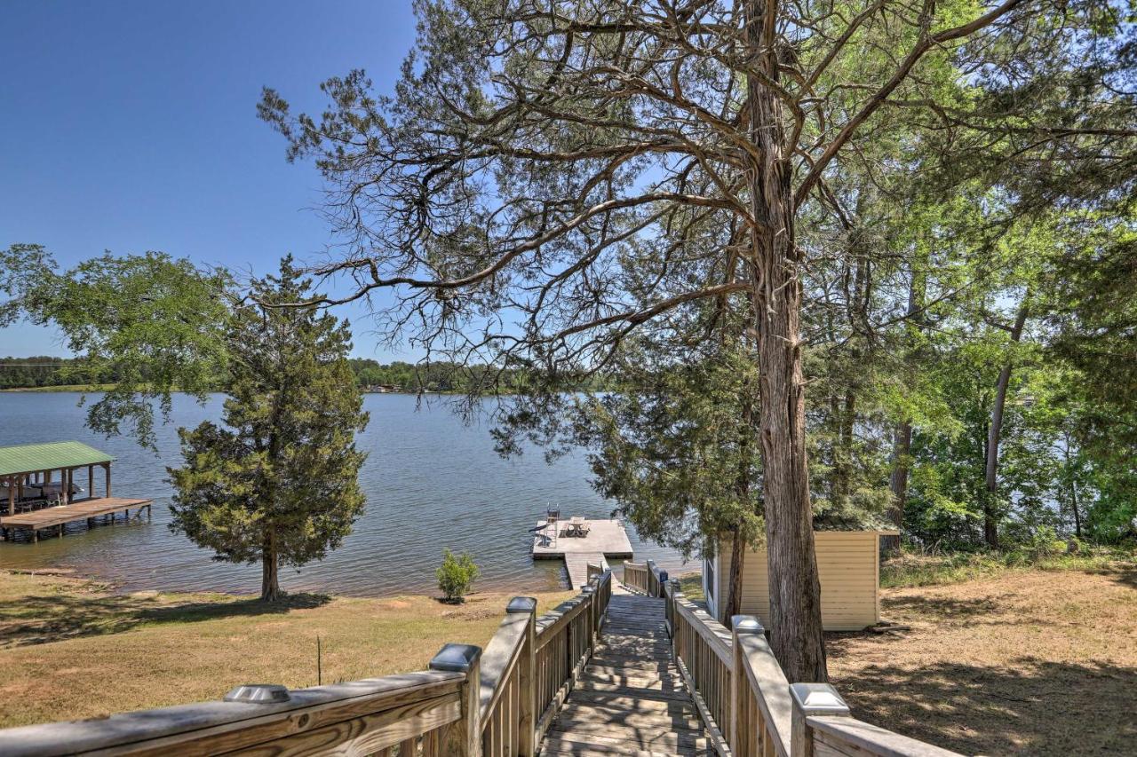 House With Dock And Slide Situated On Lake Sinclair! Sparta Eksteriør billede