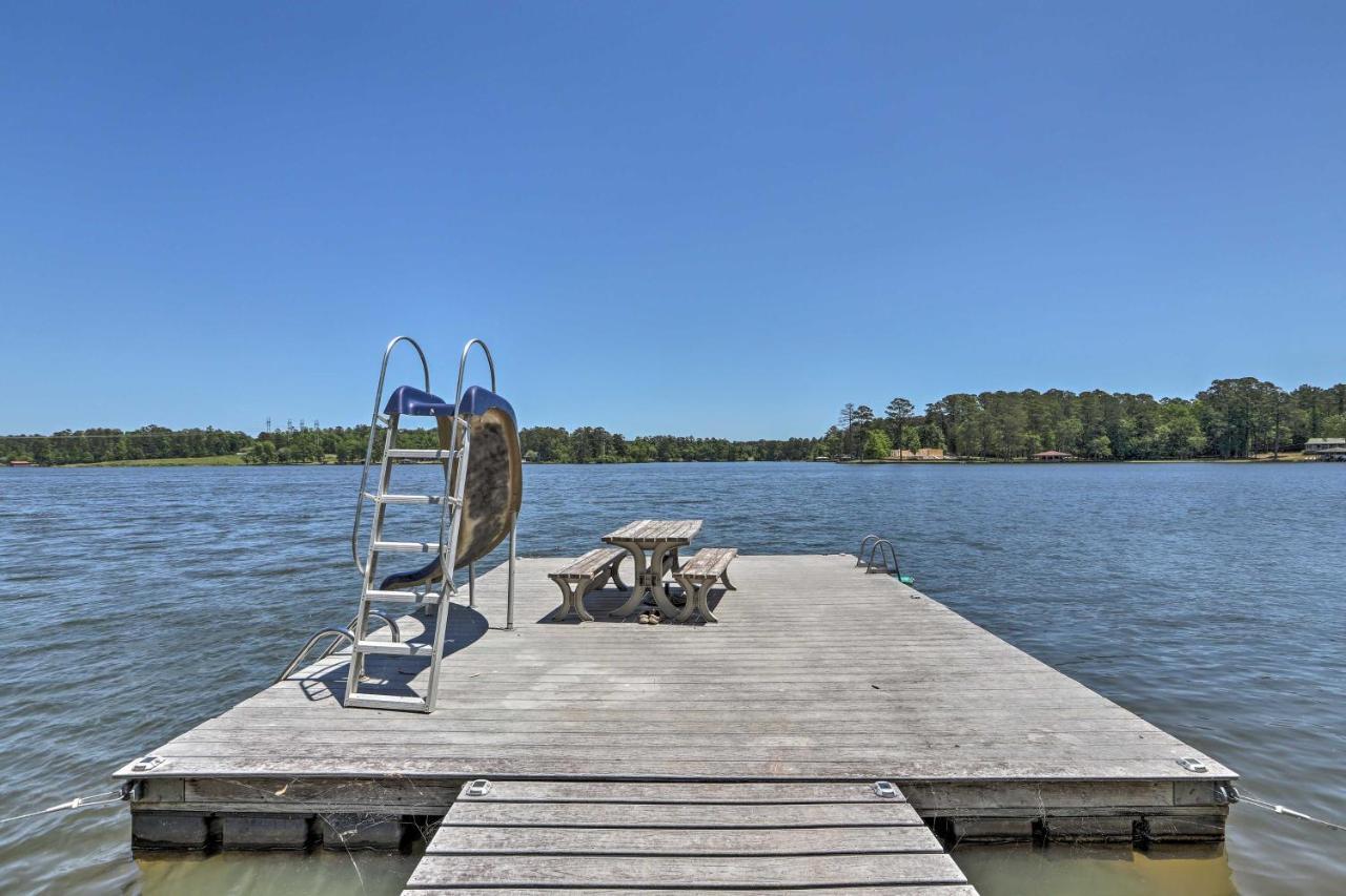 House With Dock And Slide Situated On Lake Sinclair! Sparta Eksteriør billede